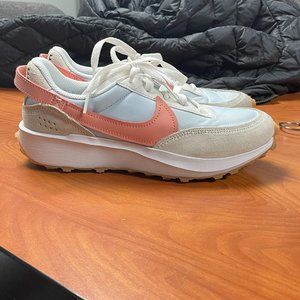 Nike Womens Waflle Debut Running Shoes